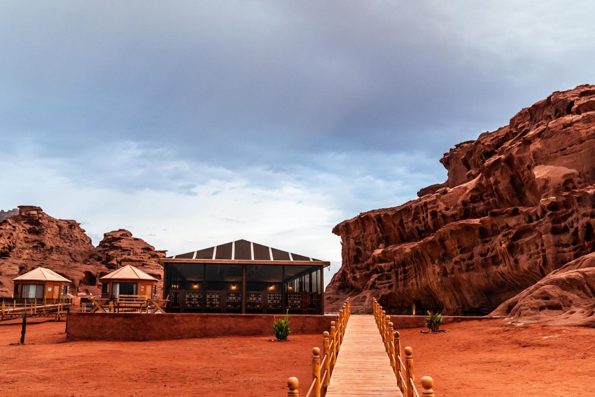 The Villas - Bedouin Boutique Resort Вади Рум Екстериор снимка